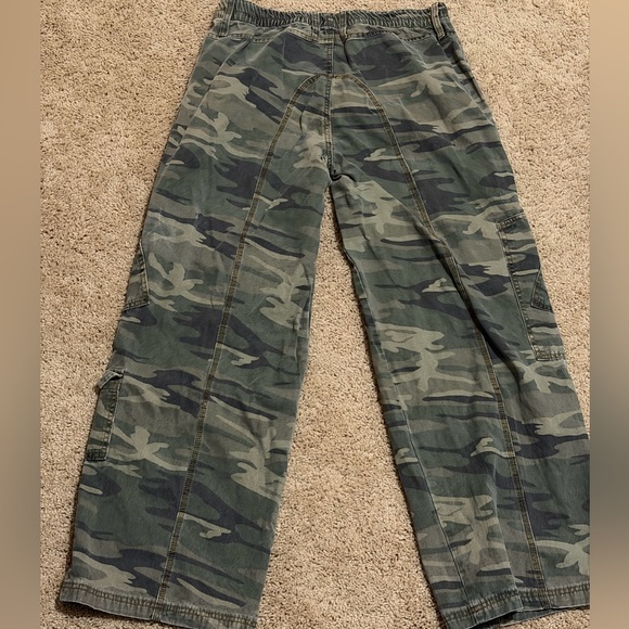 Forever 21 Camouflage Cargo Jeans - Picture 2 of 5